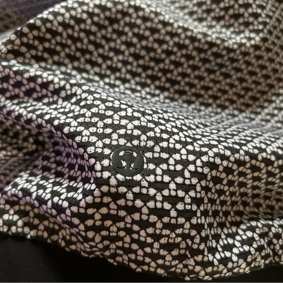 Lululemon Size 2 Bomb Around Reversible Bomber Jacket Black White Lightweight - Picture 7 of 9